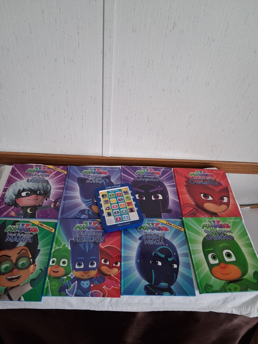 PJ Masks: Me Reader 8-Book Library and Electronic Reader Sound Book Set